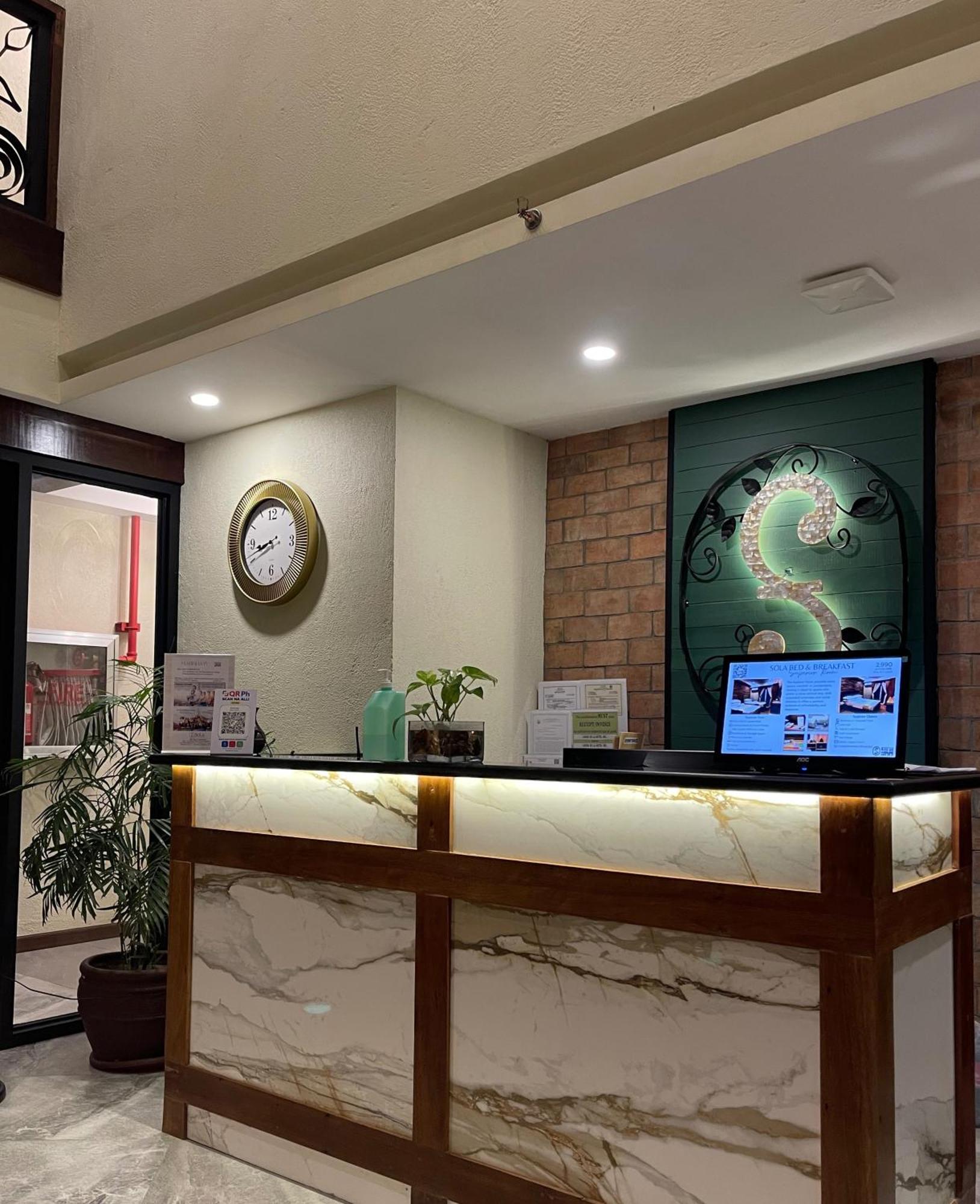 Sola Hotel ラオアグ エクステリア 写真