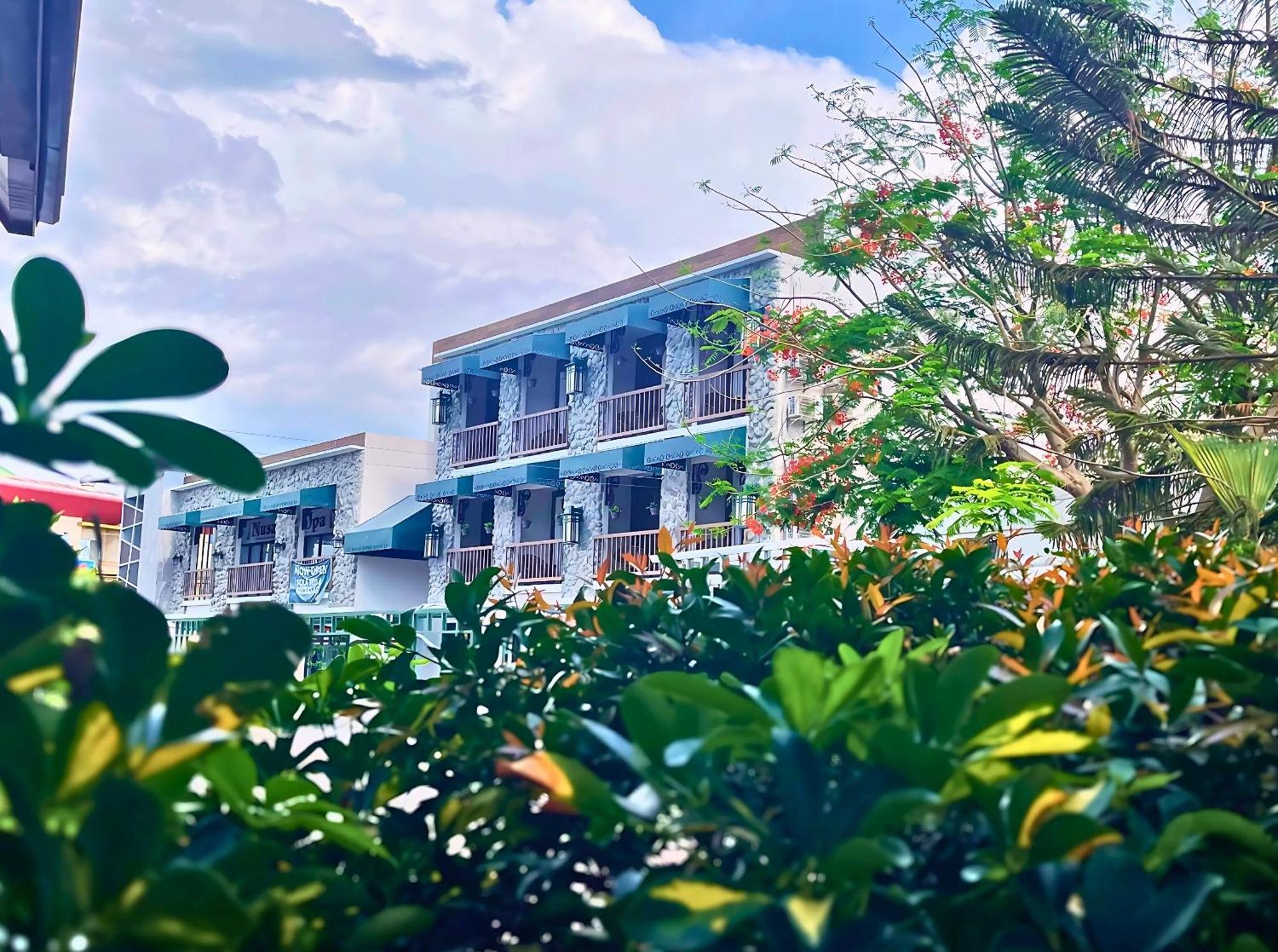 Sola Hotel ラオアグ エクステリア 写真